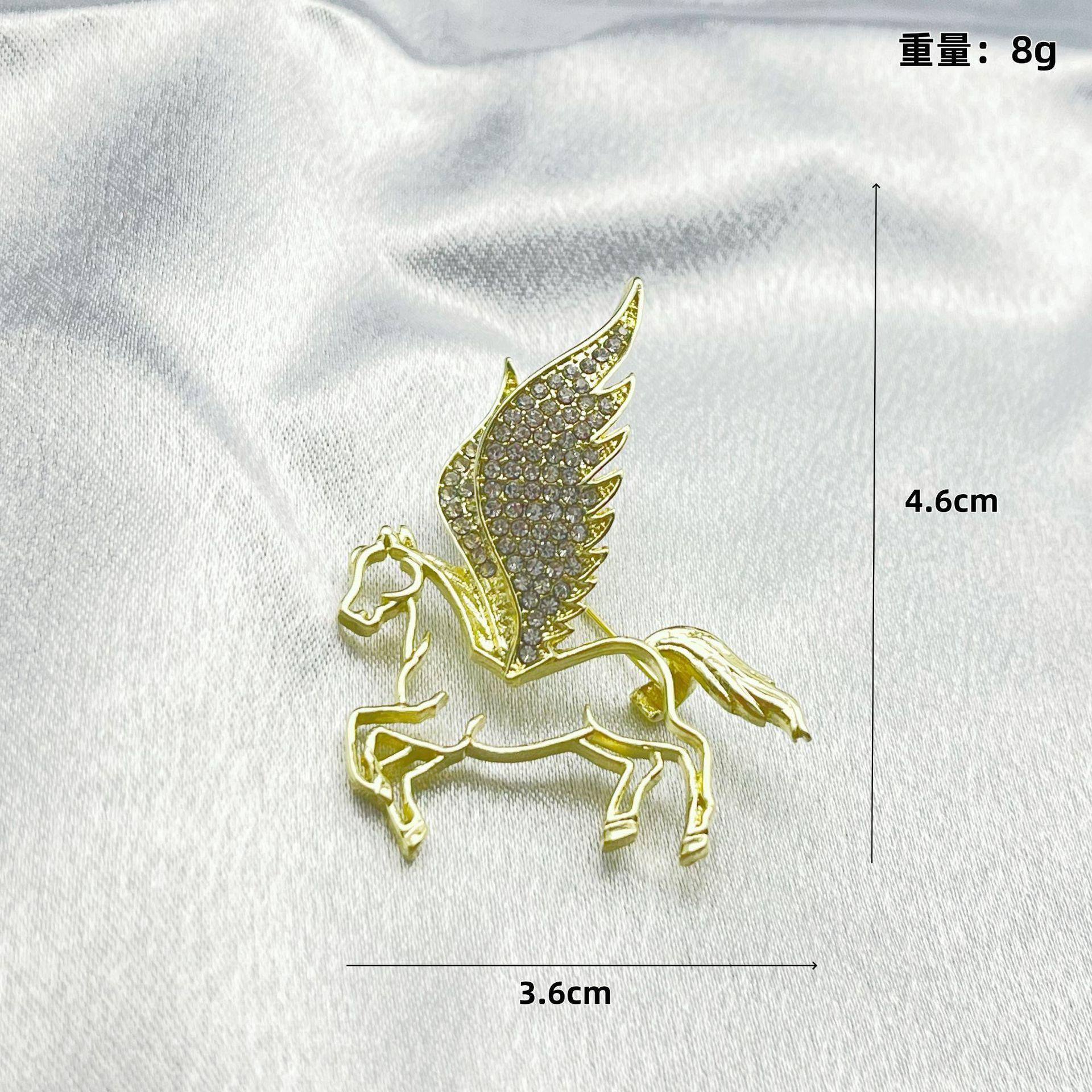Light luxury exquisite hollow Pegasus brooch natal year fashionable versatile niche temperament hollow Pegasus brooch