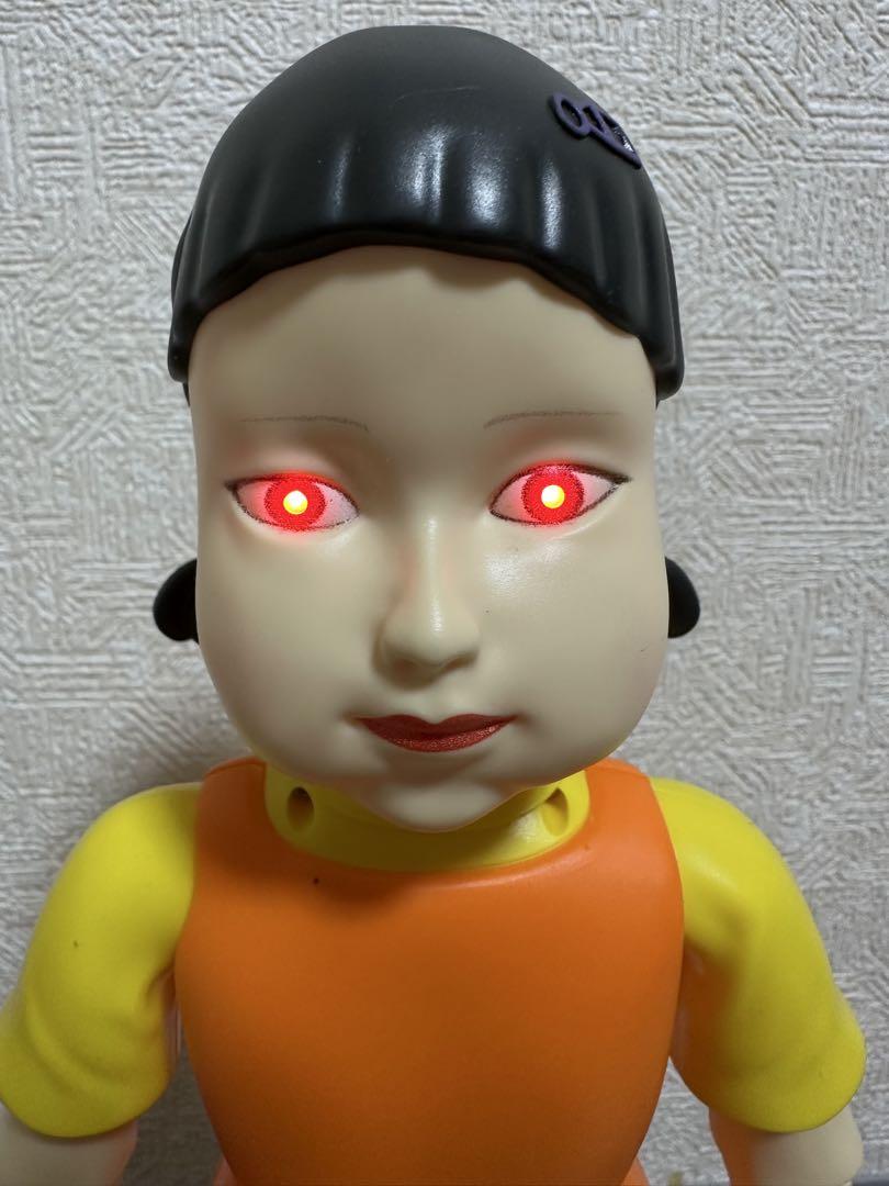 

[Б/У] Зарубежный Netflix Корея Игра в кальмара Кукла Ён-хи Пульт управления