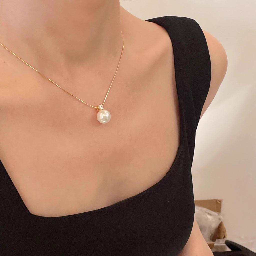 Elegant French Irregular Pearl Pendant Necklace: Versatile Luxury Clavicle Jewelry for Women