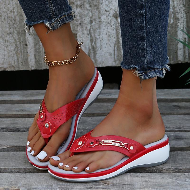 New women's shoes spring and summer wedge heels slippers women's beach sandals metal buckle wedge heels fashion casual