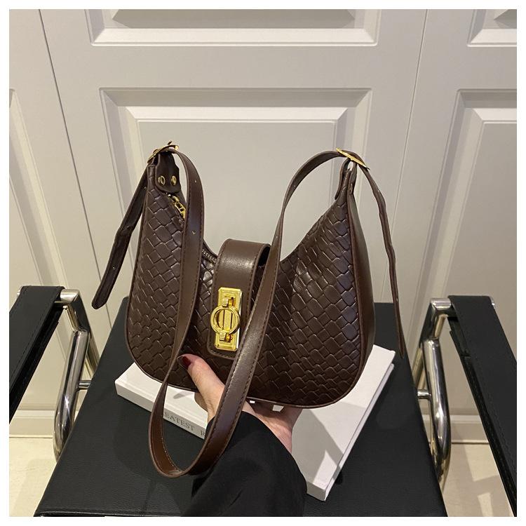 Solid color design straw pattern new spring and summer texture fashionable large capacity shoulder underarm crescent women's bag