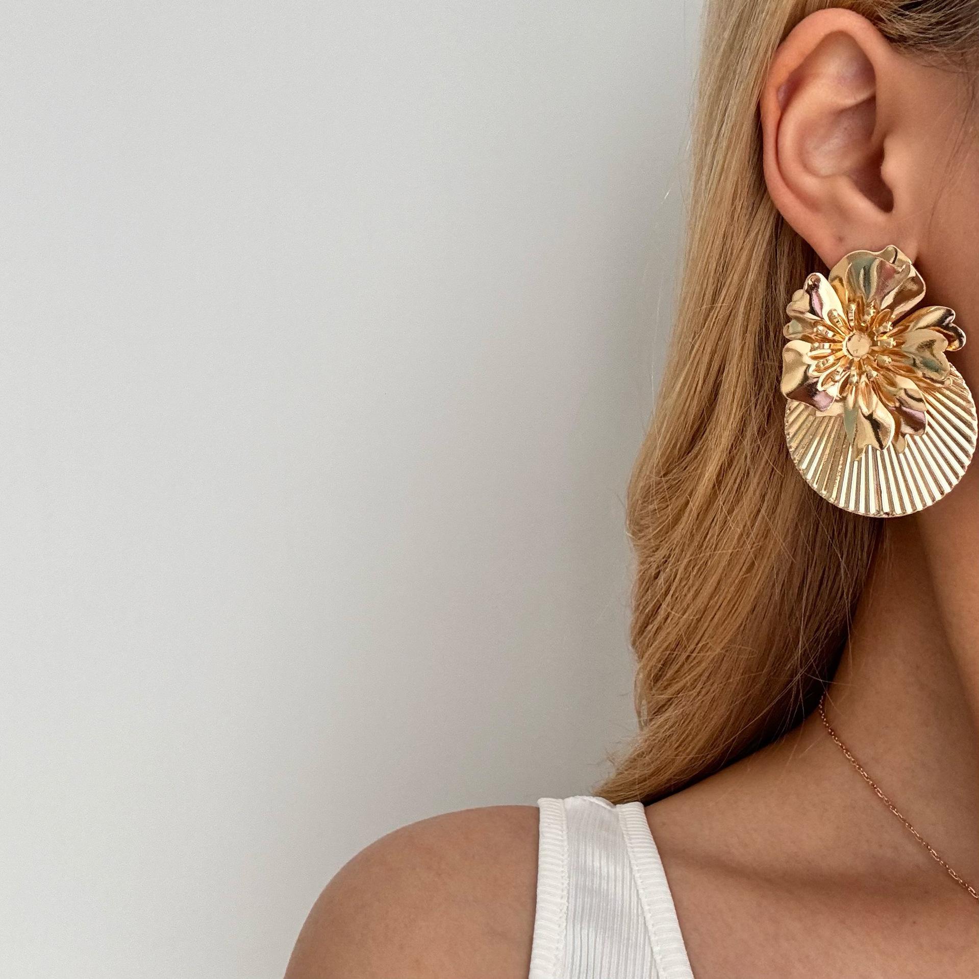 

Gold Metallic Ginkgo Leaf Stud Earrings: Stylish, Unique, and Fashionable Design.