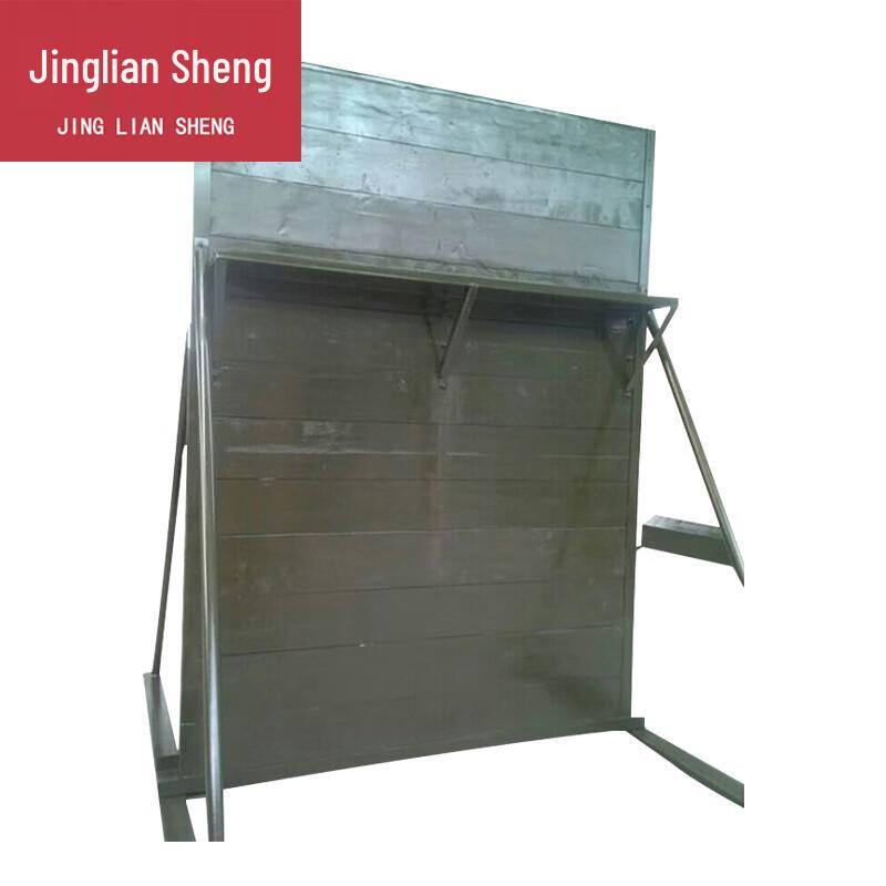 

Three-Person Collaborative Climbing Frame