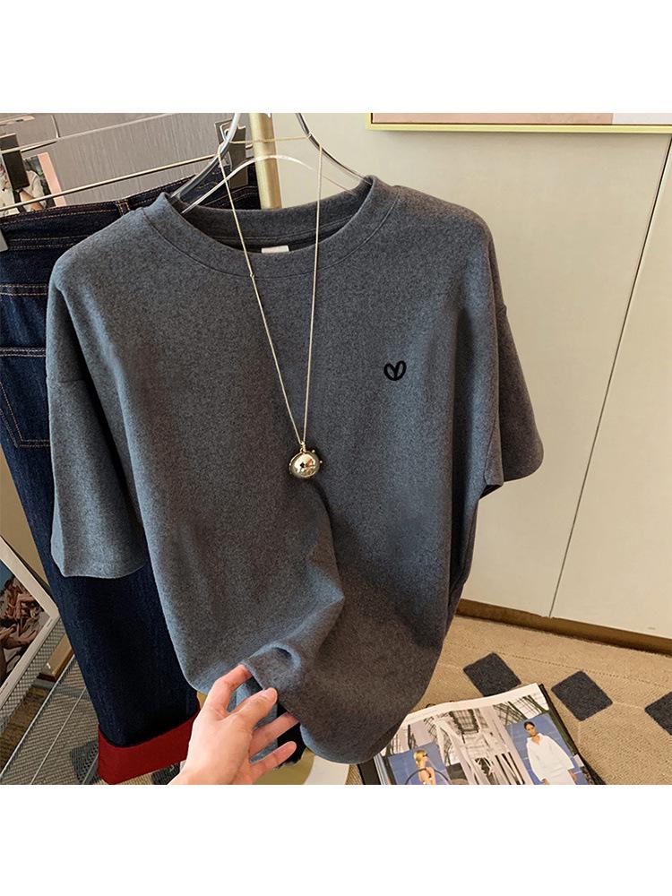 Women's Gray Short-Sleeve Pure Cotton T-Shirt: Fashionable, Versatile, Thick, Straight Shoulder Base Layer for All Seasons.