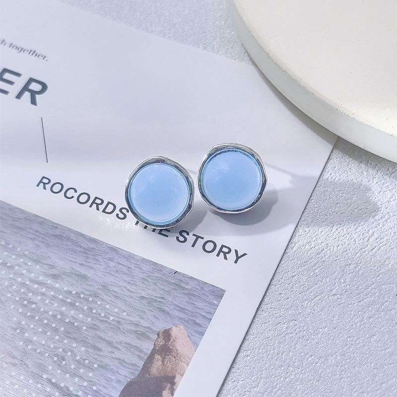 Round Cat's Eye Resin Stud Earrings - Versatile Light Luxury Design with Silver Needle.