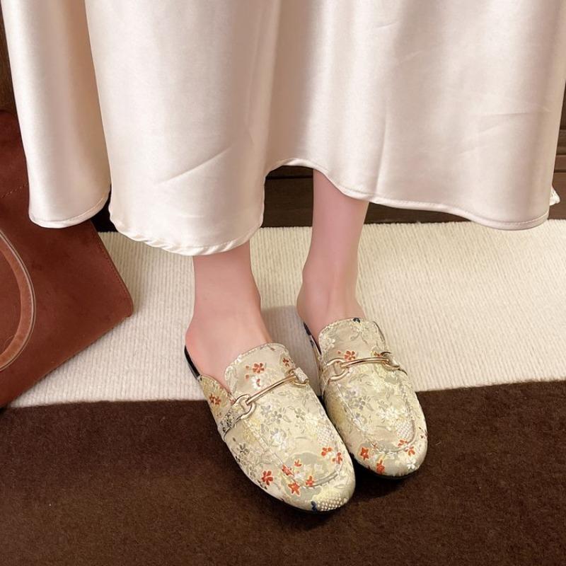 Fashion Luxury Floral Mule Shoes Woman Elegant Brand Design Closed Toe Slip-on Sandals Ladies Pink Beige Outdoor Slides With Gold Chain