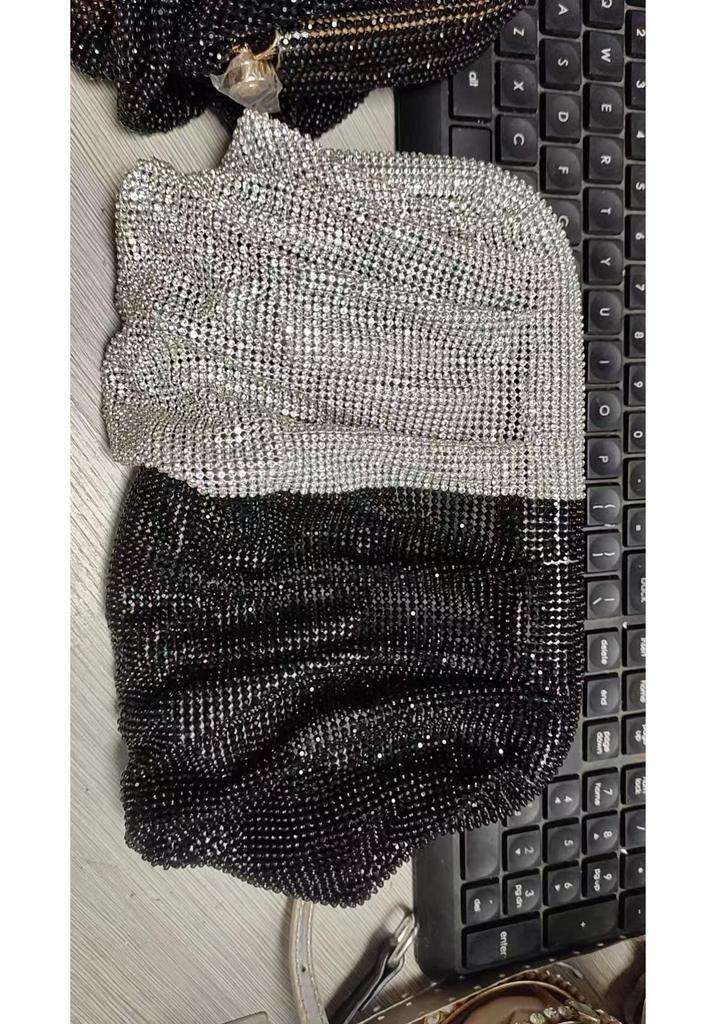 Borsa da sera da donna alla moda 2025: Spalla a catena, Design a nuvola con clip in acrilico con diamanti pieni