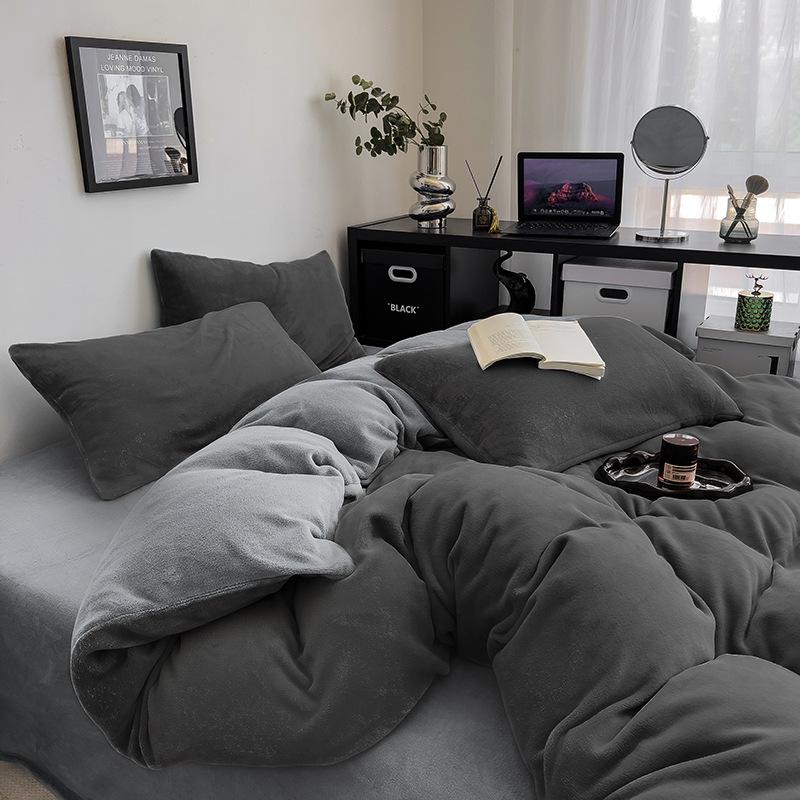 Winter Milk Coral Fleece Flannel Bedding Set: Double-Sided Plush Quilt Cover & Thickened Bed Sheet Set.