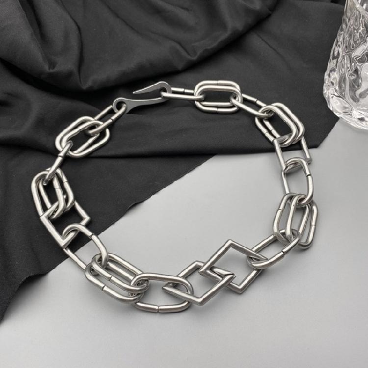 Fashionable 17 Clasp Necklace Simple Necklace Professional Necklace Suitable for Youthful Women for Casual To Formal