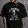 Hang In There It Gets Worse Skeleton Mechanic Dark Humor Moto T-Shirt Men's Cotton Summer Casua