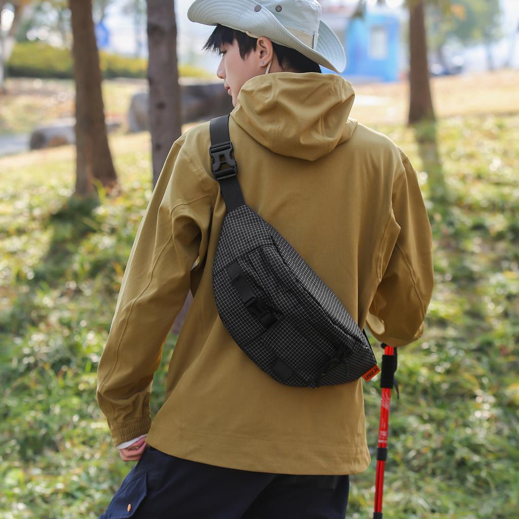 Outdoor functional breast bag, men's and women's commuting bag, large capacity and lightweight shoulder bag, simple leisure travel messenger bag
