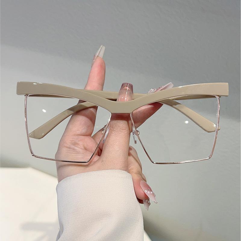 The new cat's eye large frame square flat mirror is fashionable and simple, and the eyebrow frame can be equipped with degree anti-blue glasses.