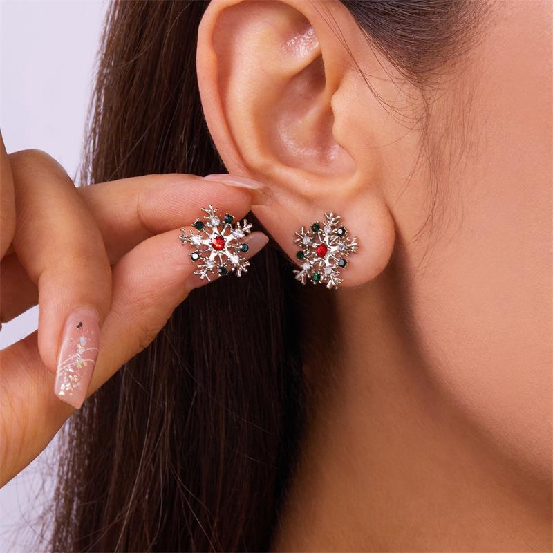 European & American Christmas Snowflake Earrings: Women's Fashion Diamond Pearl Studs