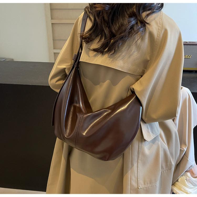 Ielgy Retro Large Capacity Tote Bag Fashion Niche Casual Pleated Commuter Dumpling Bag