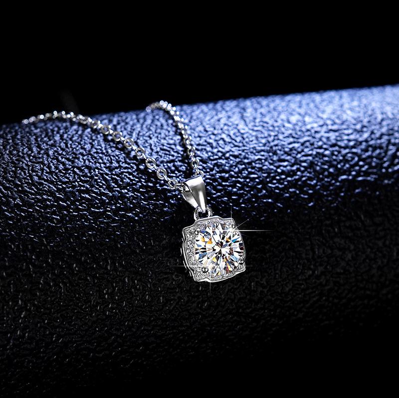 Tancise S925 Sterling Silver Moissanite Luxury Personality Pendant Necklace Women's Classic Tide Necklace Necklace Party Gift