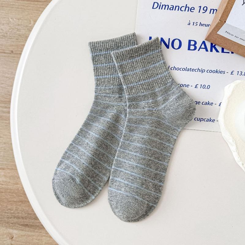 Striped Mid-calf Socks for Women In Spring and Autumn, College-style Cotton Sweat-absorbing Women's Socks for Autumn and Winter
