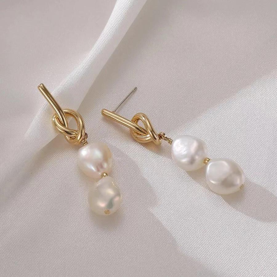 

2026 New Personality Metal Knot Baroque Pearl Dangle Earrings for Women Vintage Long Pendant Earrings Luxury Jewelry Girls Gift