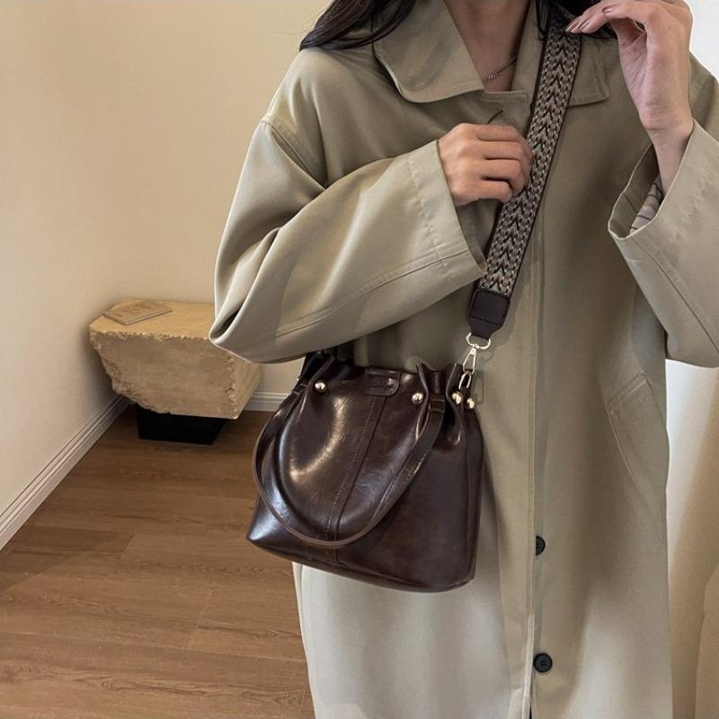 Retro small bag women's autumn and winter versatile new fashion broadband messenger bag shoulder bucket bag