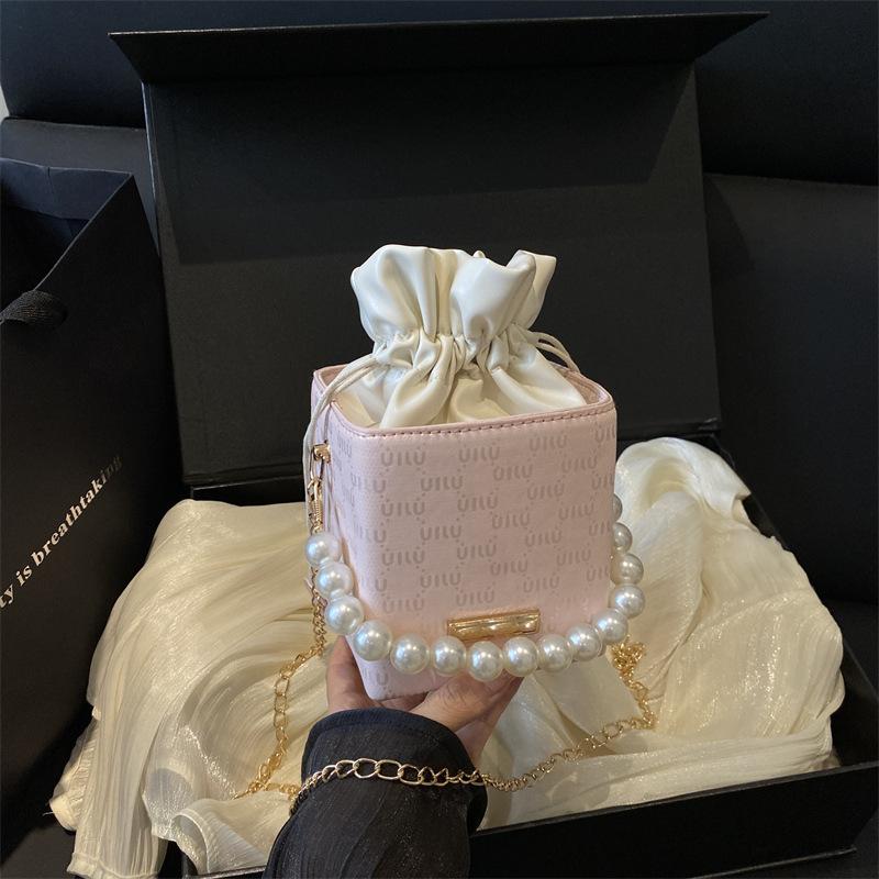 Premium Sense Small Bag Women's 2025 New Pumping Belt Bucket Bag Women's Leisure Chain Bag Beaded Shoulder Messenger Bag