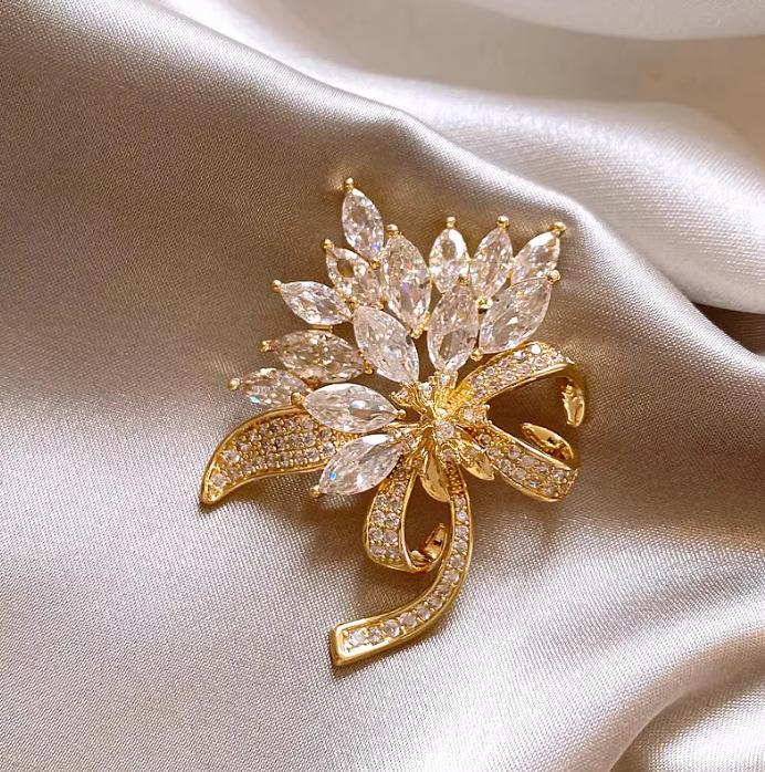 Crystal Bouquet Brooch for Women Inlaid Rhinestone Flowers Plants Lapel PinsClothing Accessories Jewelry