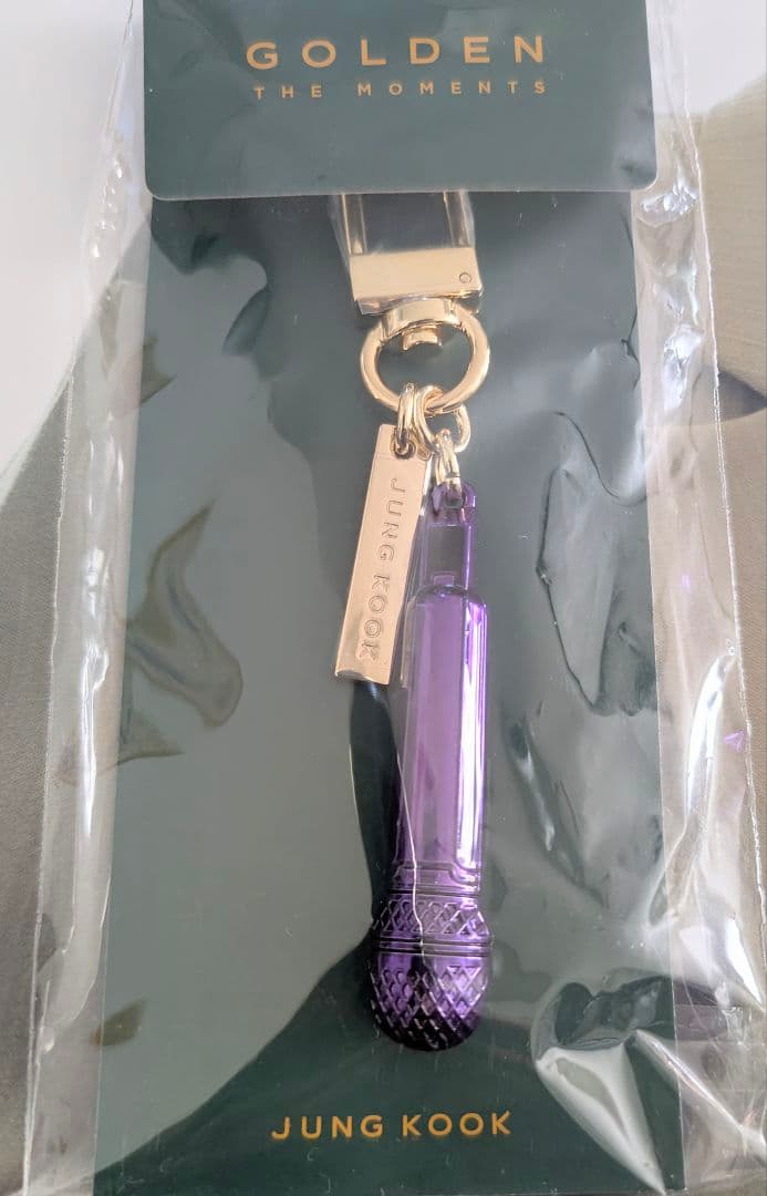 

[USED] JUNG KOOK GOLDEN MIC KEYRING