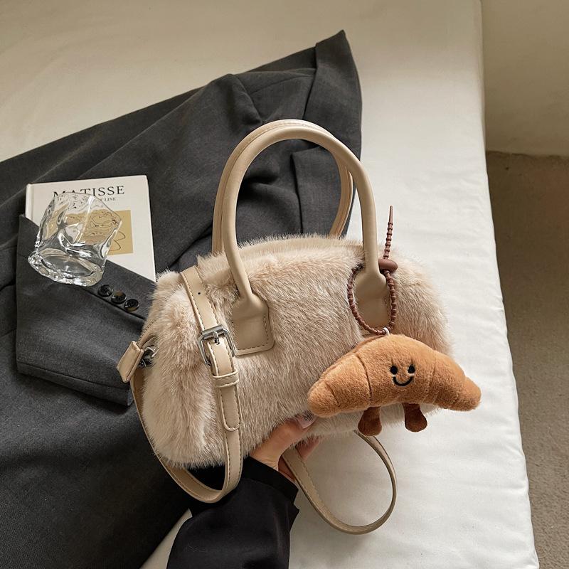 Plush autumn and winter pillow bag new fashion niche handbag popular underarm shoulder messenger bag
