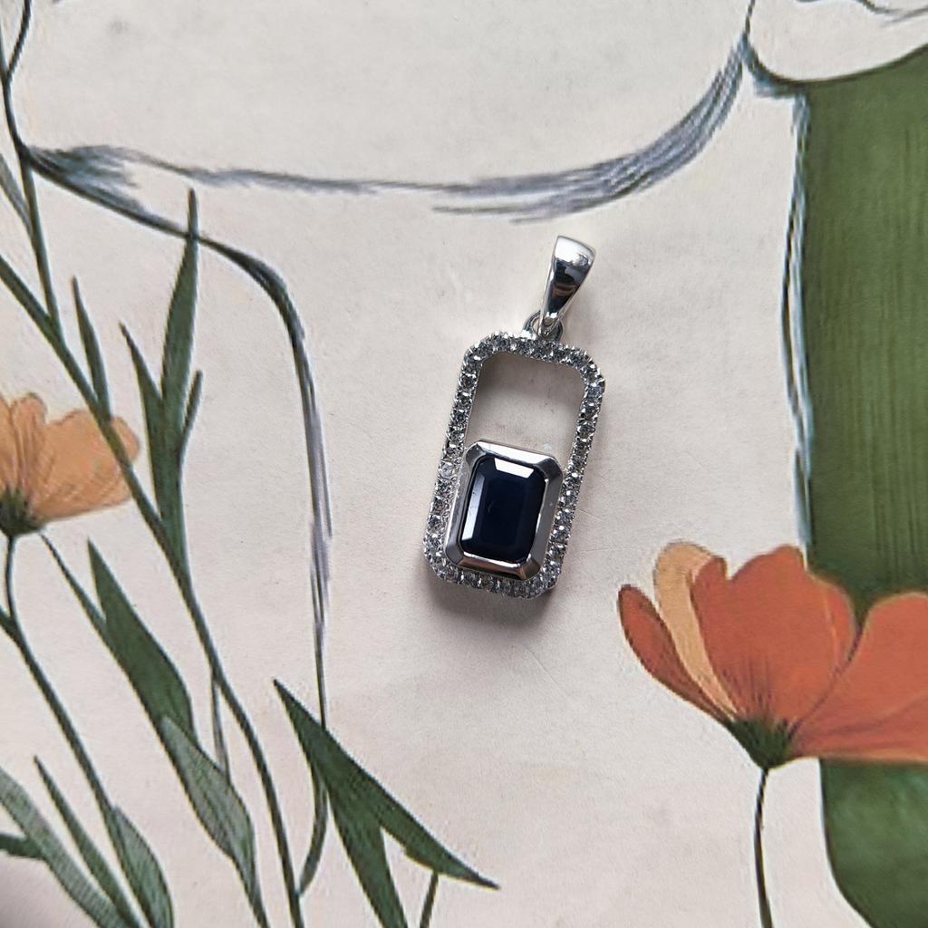 Серебряная подвеска с сапфиром 1.627ct, фианитами (2202509)