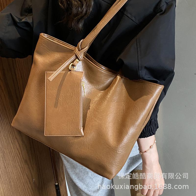 This year's popular bag women's large-capacity 2025 new autumn and winter versatile simple retro shoulder bag commuter tote bag