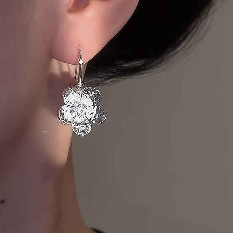 

Циркон плиссированные серьги-подвески в виде цветка корейский темперамент легкая роскошь крючок для уха высокое чувство изысканные модные универсальные серьги женские