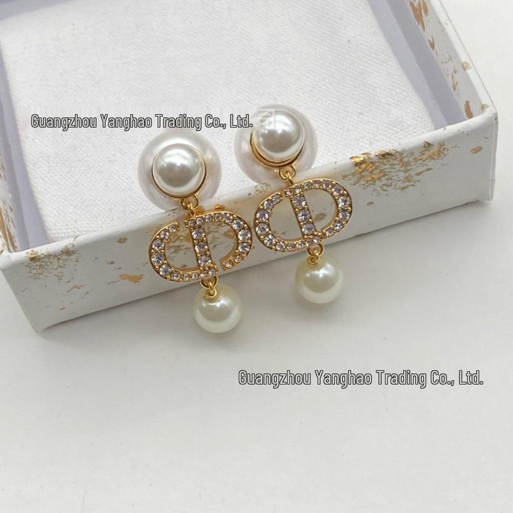 Seiko D-House High-Quality Diamond Stud Pig Nose Earrings for Women