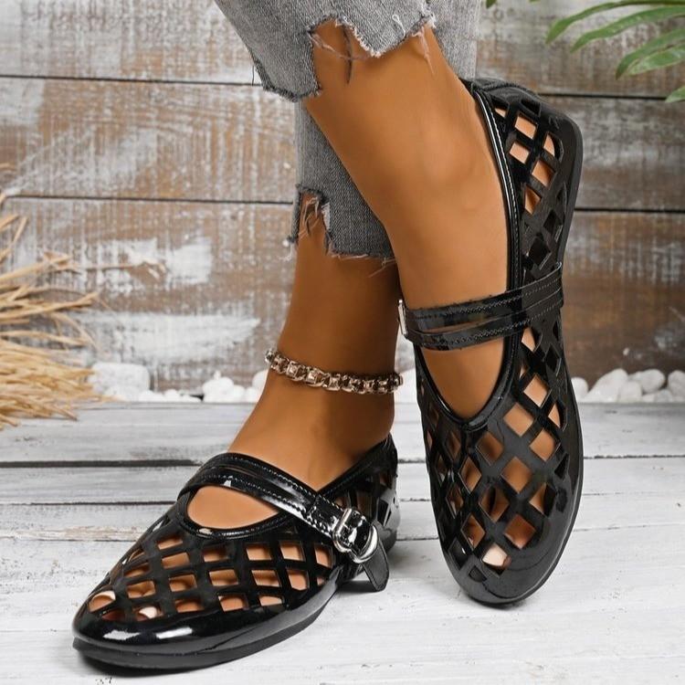Große hohle lässige Einzelschuhe Damen neue Sandalen mit flacher Sohle im Sommer 2025 mit einer coolen Explosion