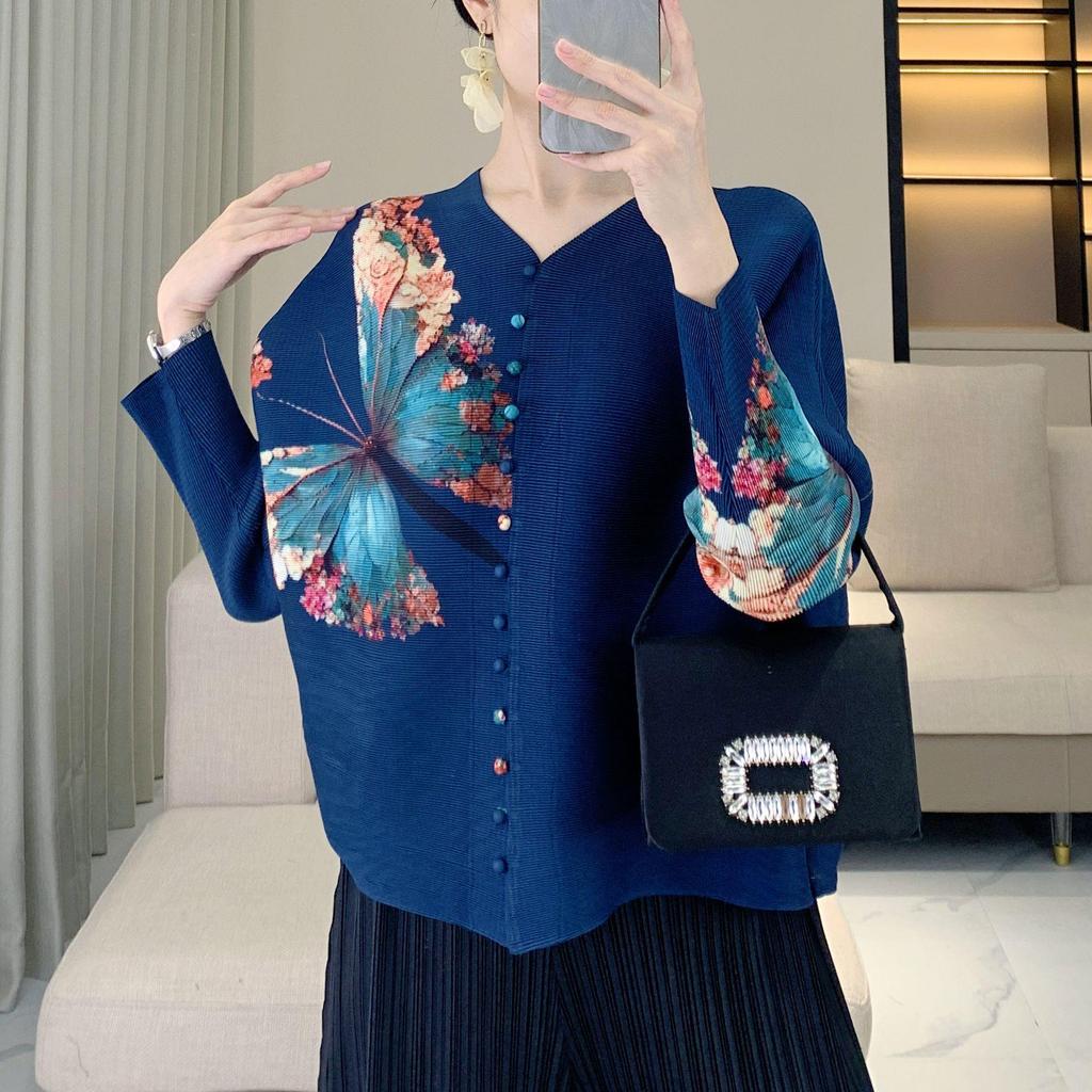 2025 Spring Butterfly Print Ruched Nine-Sleeve Cardigan: Chinese Style Buttoned Top for Moms