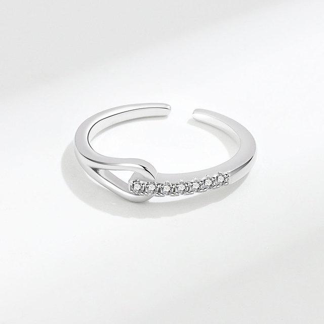 

Французское, европейское и американское открытое кольцо с кубическим цирконом и крестом, женское легкое роскошное милое полое нишевое дизайнерское кольцо с темпераментом