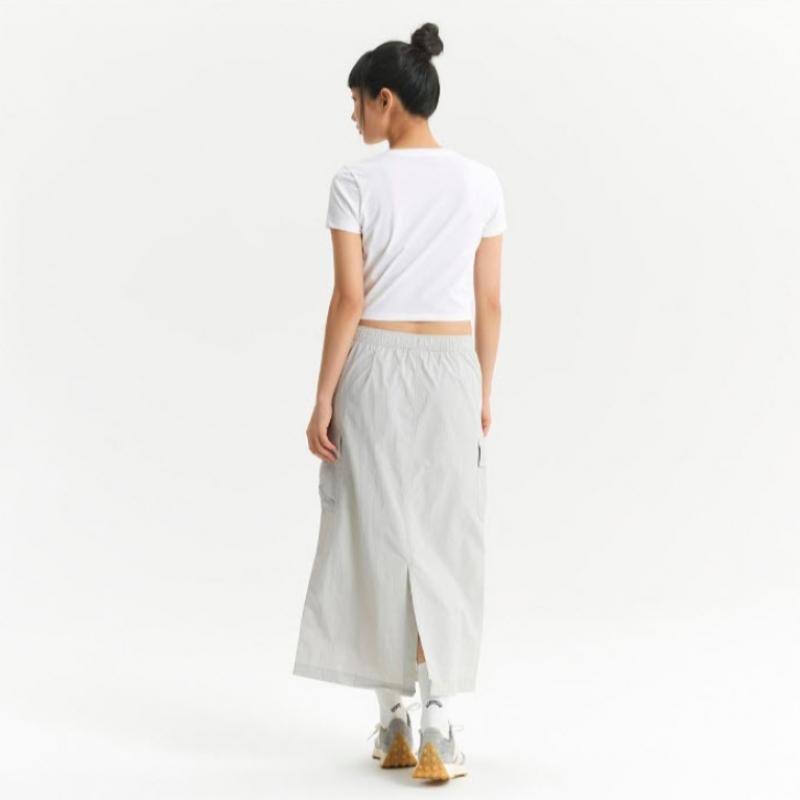 Newbalance Women S Frozen Shirring ShorT Sleeve T eqS Nbnee2w442 10