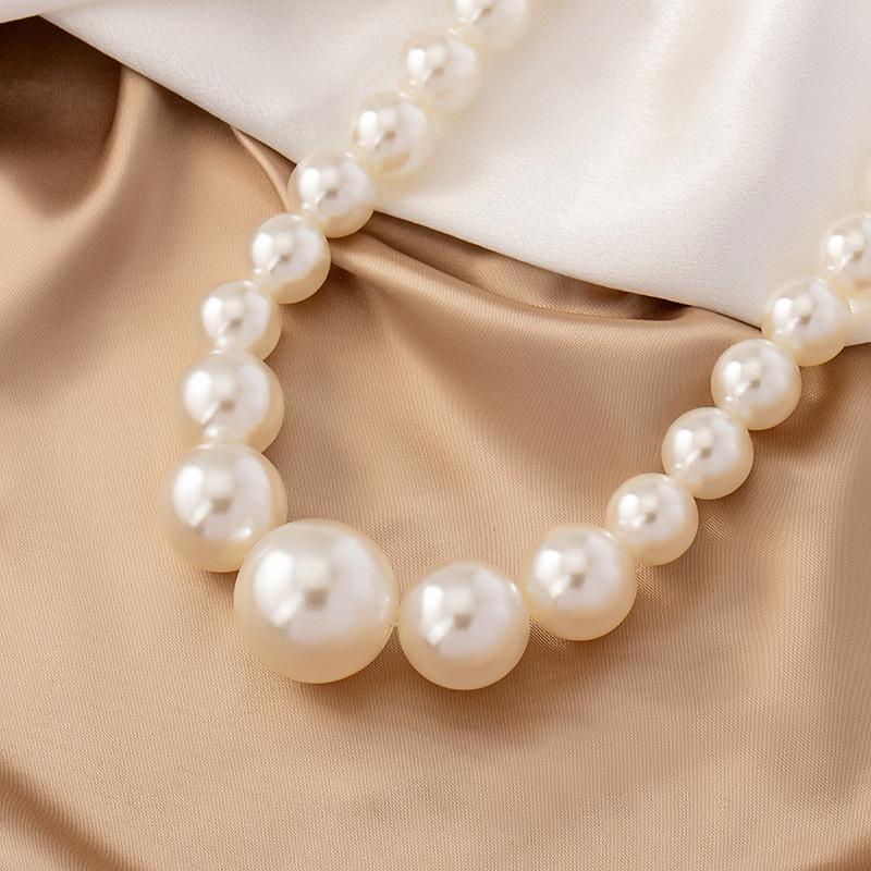 French Retro Court Style Pearl Necklace Female Korean Version Temperament Elegant Commuter Collarbone Chain