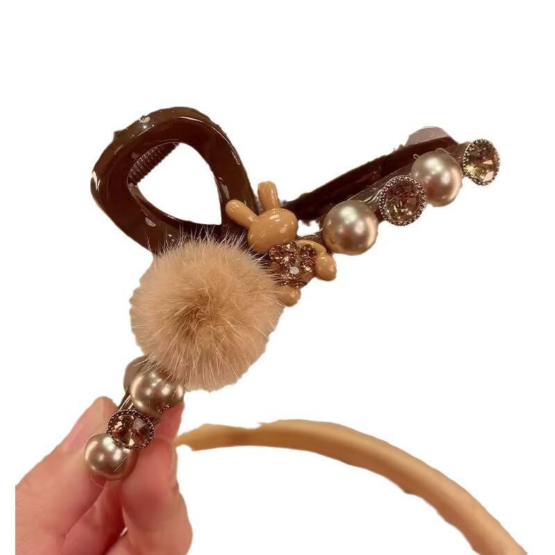 Autumn/Winter 2025 Plush Mink Fur Love Heart Rhinestone Shark Claw Clip for Women
