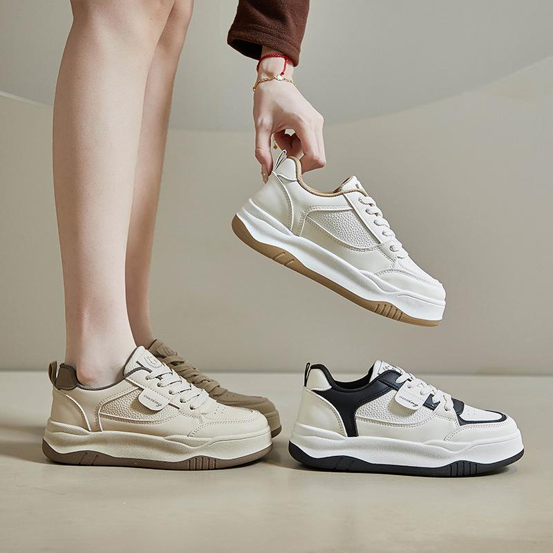 Women's Casual Flat Sneakers Outdoor Slip-On Running Shoes Faux Leather Athletic Workout Sports Walking Sneaker Lace Up Skateboarding Shoes For Women