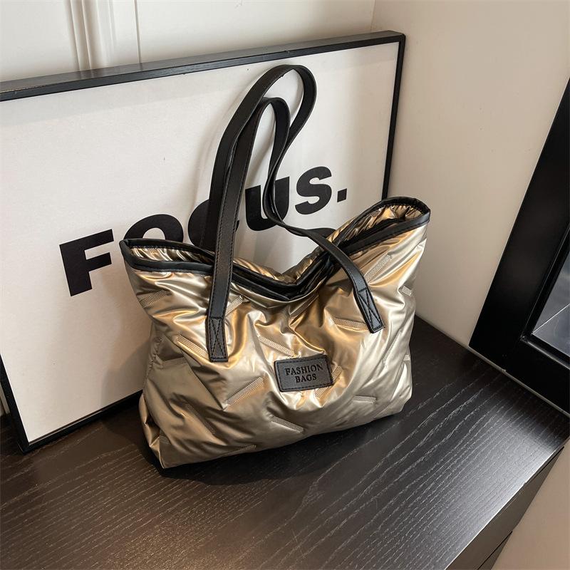 2025 New Shoulder Tote Bag Simple Large Capacity Women's Bag Casual Fashion Handbag Trendy Versatile Commuter Bag