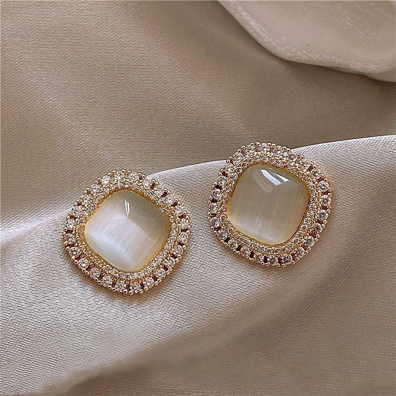 Pearl Asymmetrical Earrings: Elegant Autumn/Winter European & American Style