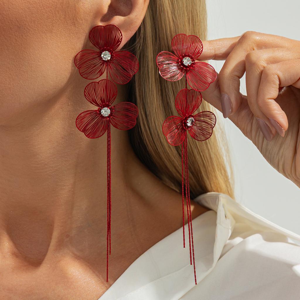 Metal Texture Three-Dimensional Ginkgo Leaf Stud Earrings For Women, Sweet And Cool Flower Imitation Pearl Fringed Earrings.