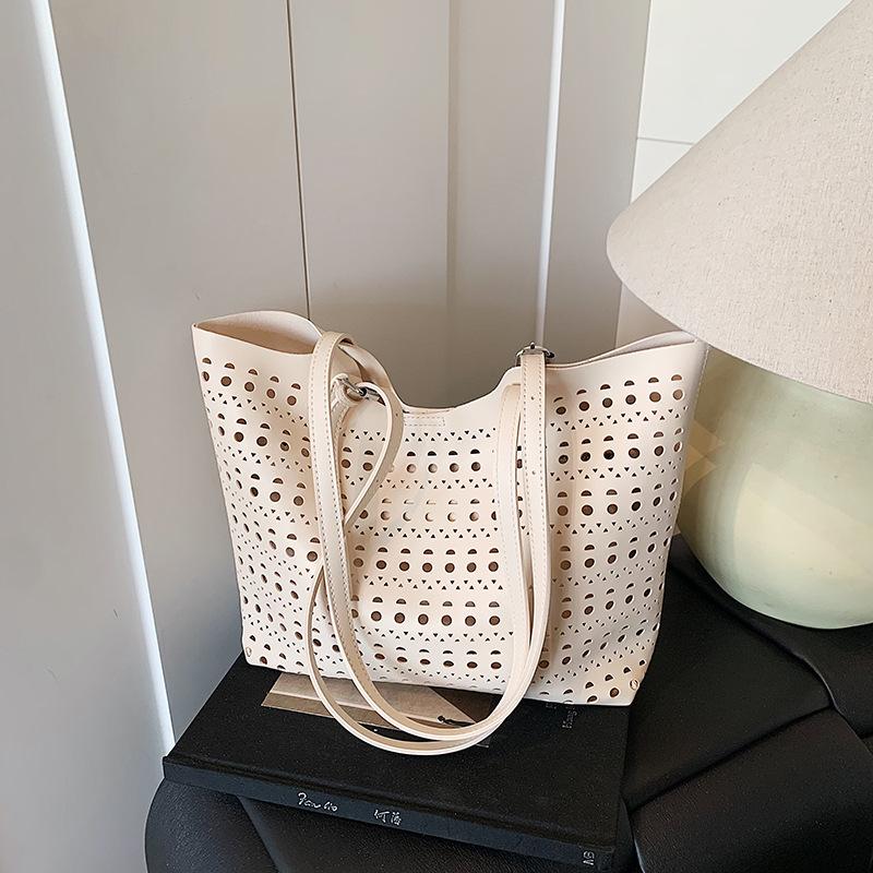 

Вместительная полая сумка женская летняя новая универсальная на плечо сумка для мамы и ребенка повседневная классическая сумка-тоут белый