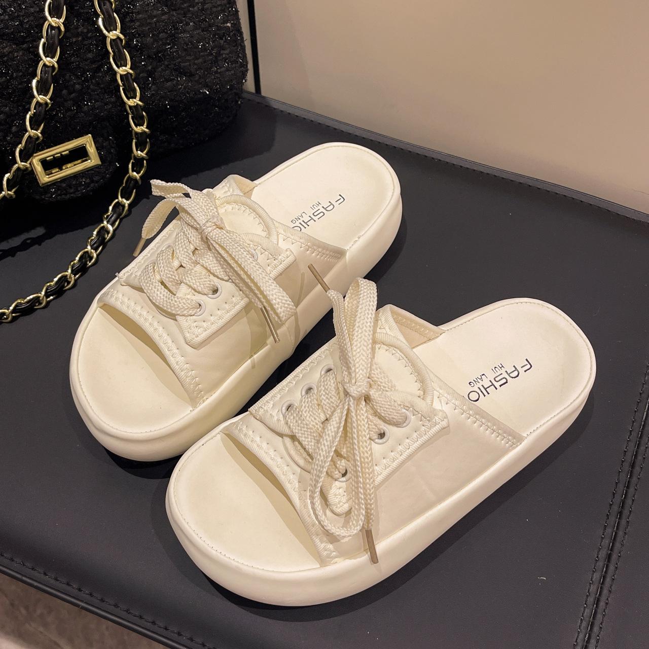 

2024 Новые летние тапочки для девочек. Модный дизайн, легко носить и снимать, противоскользящие, износостойкие, простые и удобные, универсальные тапочки. 40 белый