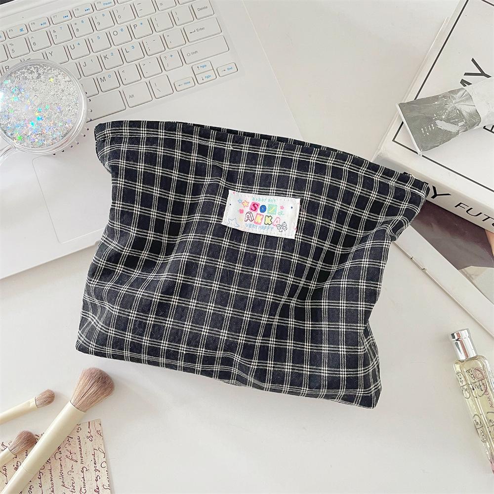 

Simple Plaid Travel Cosmetic Lipstick Brush Portable Storage Bag Women Girls Makeup Handbags Wallet Pouch Make Up Bags Organizer about 18x5x26 cm