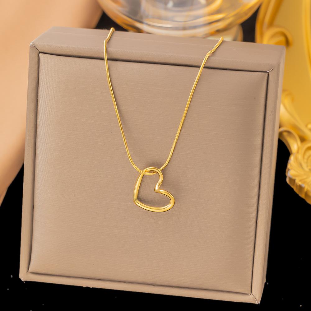 316 Stainless Steel Twist Hollow Heart Pendant Necklace for Women Spicy Girls Simple Clavicle Chain  Gift