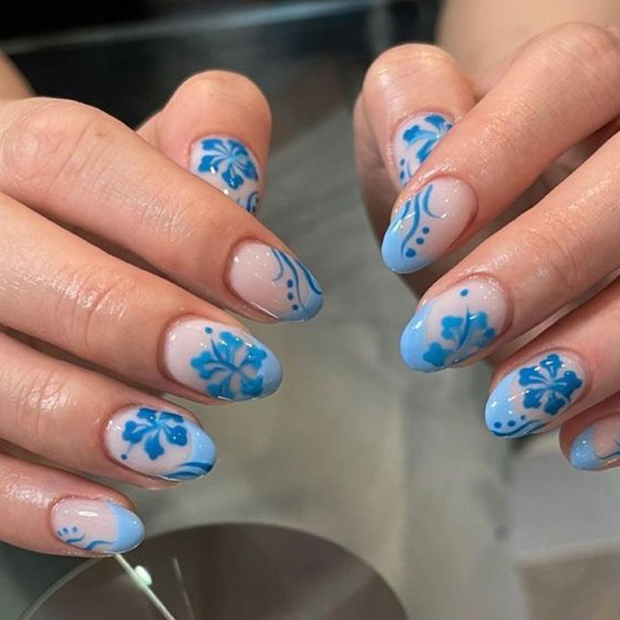 24Pcs White Flower Short Almond Press On Nails Glossy Blue French Tip Acrylic Full Cover Fake Nails Art Set For Women Girls