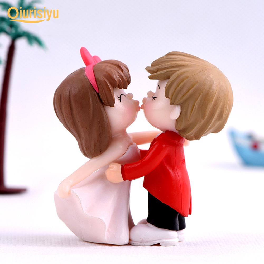 Resin Kissing Bride Groom Model Figurine