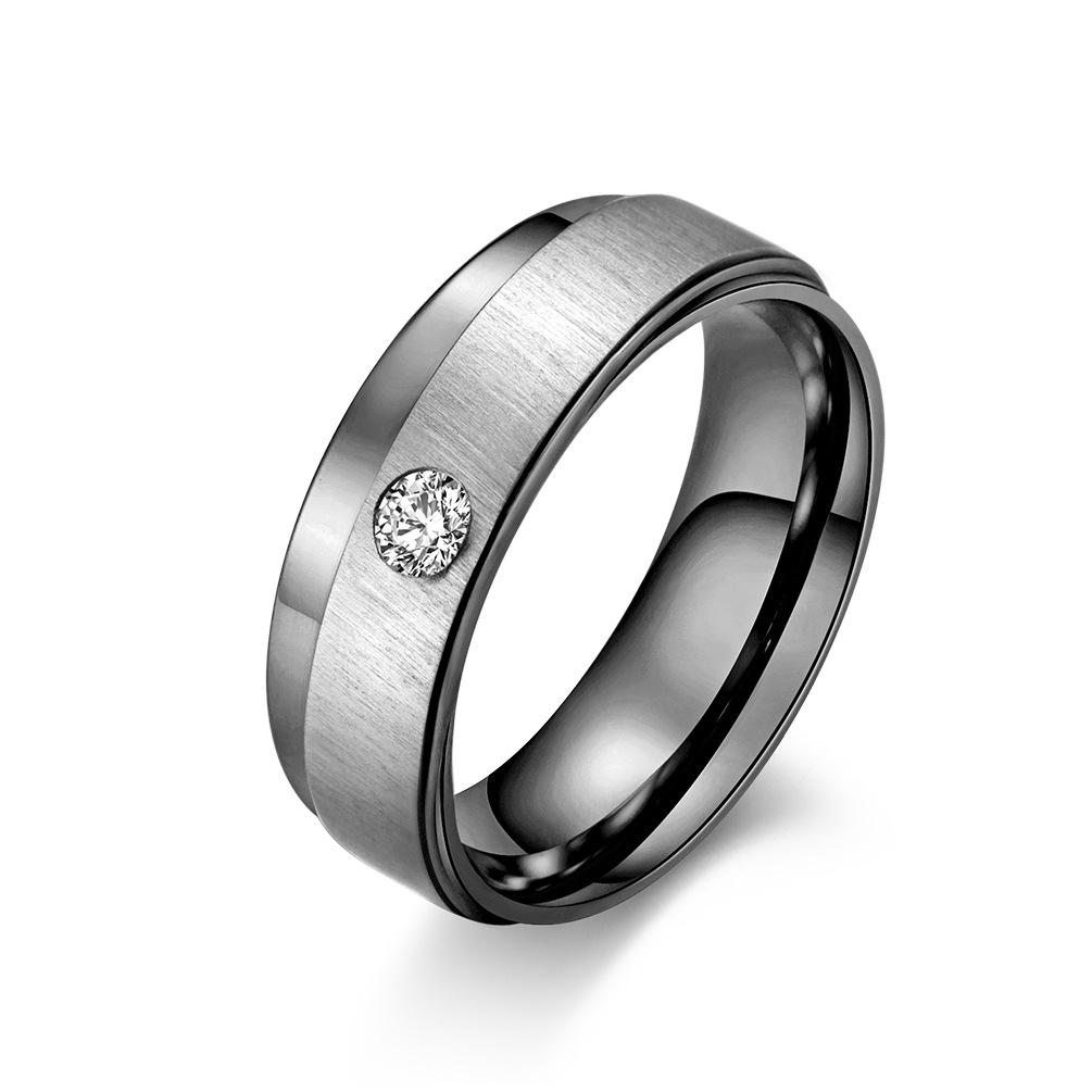 

Минималистичное мужское кольцо с одним бриллиантом и золотым горизонтальным пескоструйным цветочным узором между кольцами No. 7