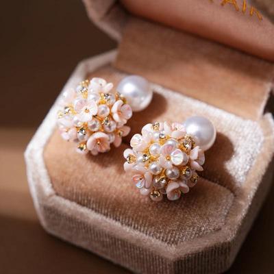 Boucles d'oreilles puces double sens Fleur de perle – Design de luxe exquis pour femmes