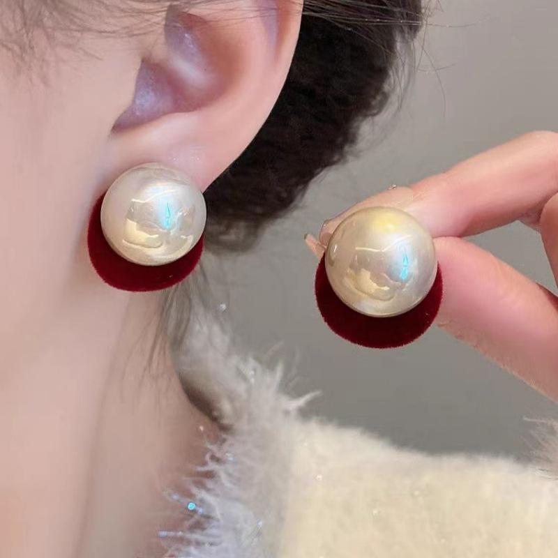 Natural red light luxury pearl round stud earrings retro simple fashion versatile earrings high sense earrings