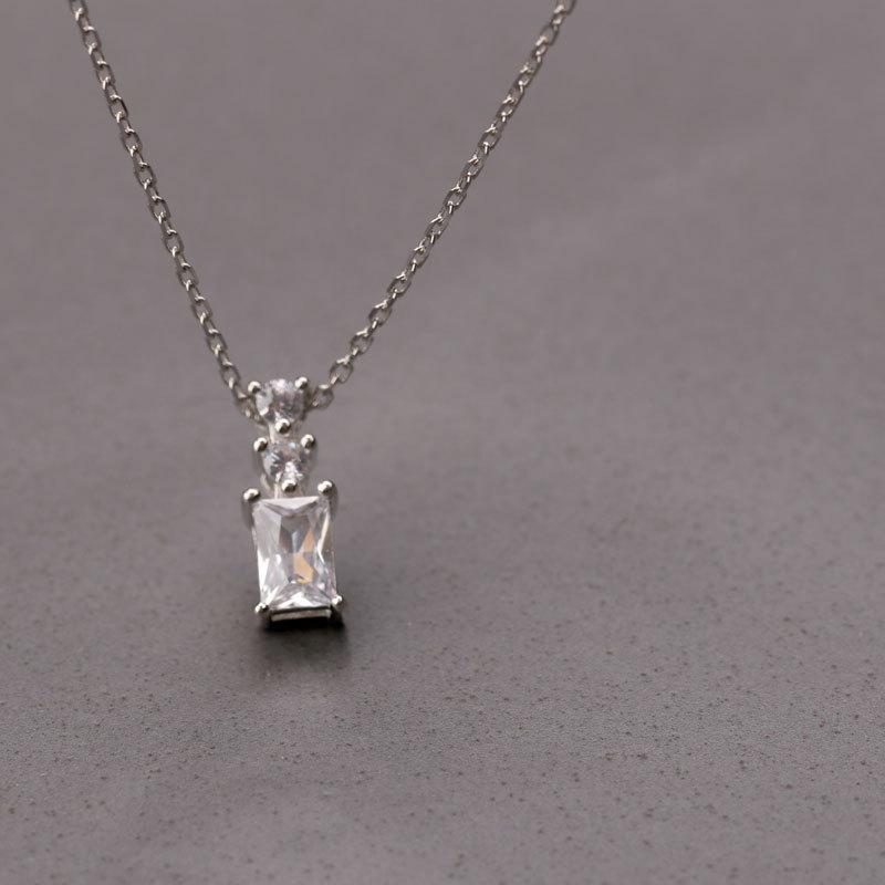 

Роскошный квадратный бриллиантовый кулон в виде бутылки с ароматной водой, тонкое ожерелье на ключицу, стильное новое украшение